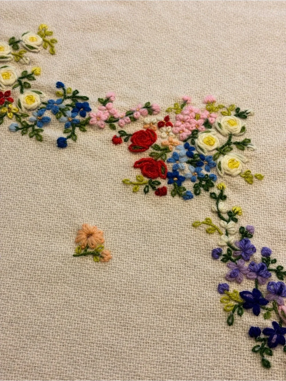 Vintage Crewel Hand Embroidery Needlepoint Tablecloth Throw Blanket Ribbon Roses